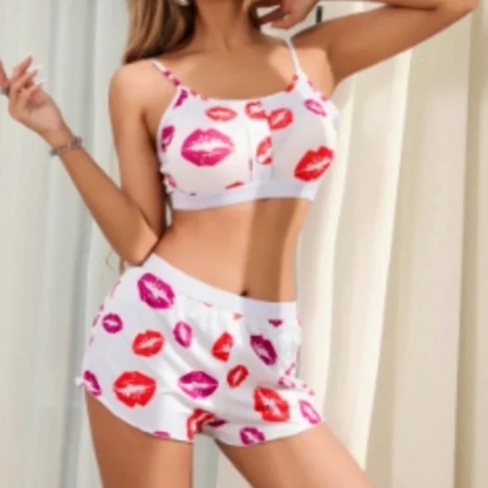 NEW!! HOT LIPS‎ Lipstick Kiss Cropped Loungewear Two Piece Set Top Shorts Large